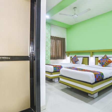 סוראט Hotel Merit מראה חיצוני תמונה