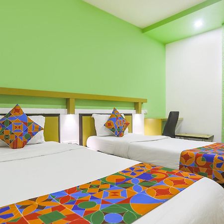 סוראט Hotel Merit מראה חיצוני תמונה