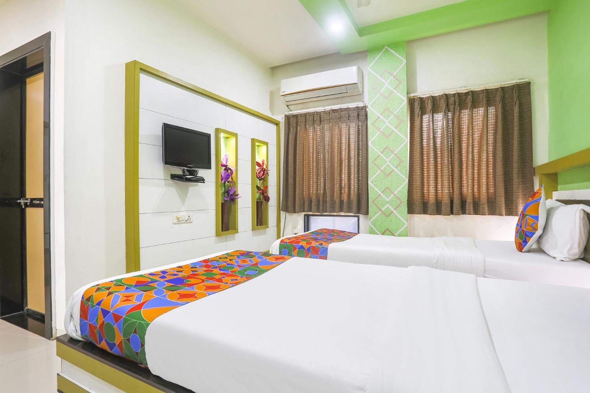 סוראט Hotel Merit מראה חיצוני תמונה